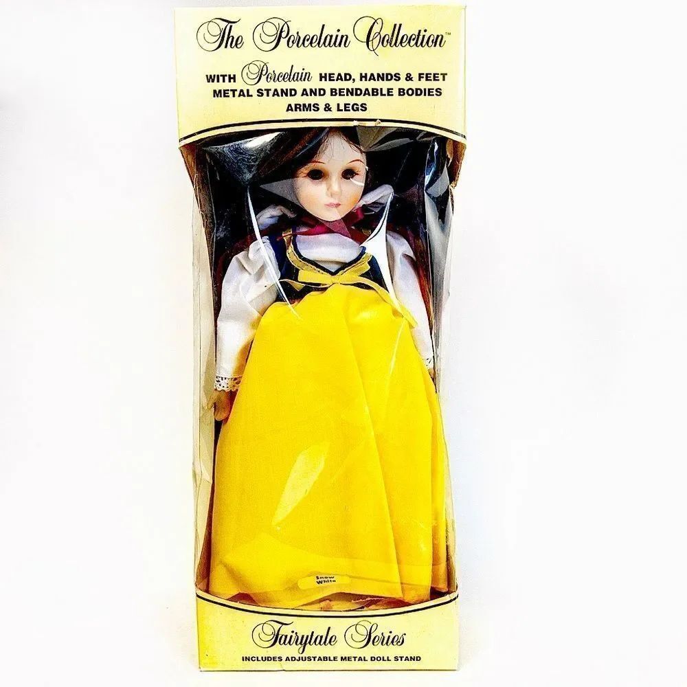 VTG ‘83 Playtown Snow White Porcelain Doll in Box